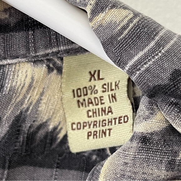 Tommy Bahama Shirt Men’s XL Tropical Print Short Sleeve 100% Silk - Picture 4 of 5